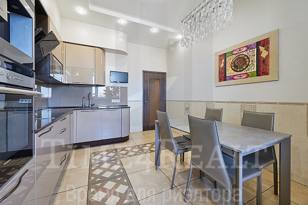 Продается 3-комн. квартира, 100,1 м²