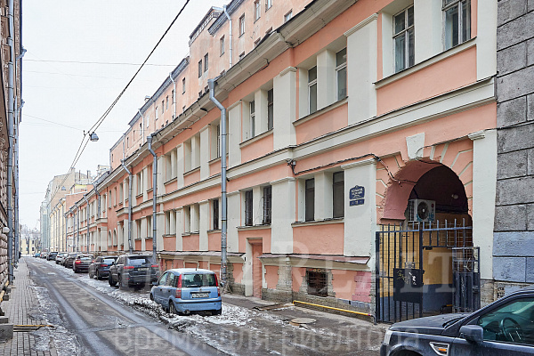 Продается просторная квартира в историческом центре Санкт-Петербурга. 