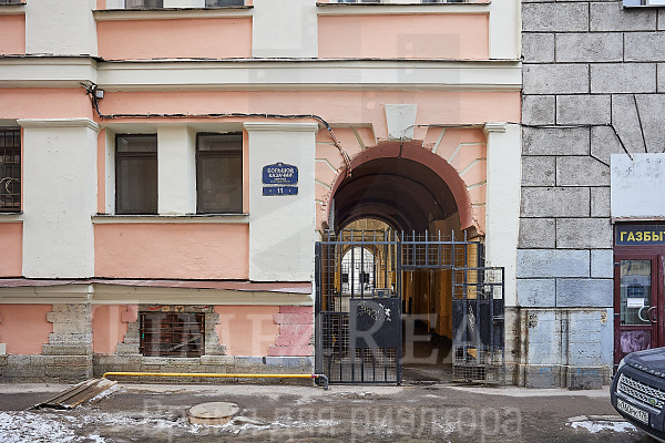 Продается просторная квартира в историческом центре Санкт-Петербурга. 