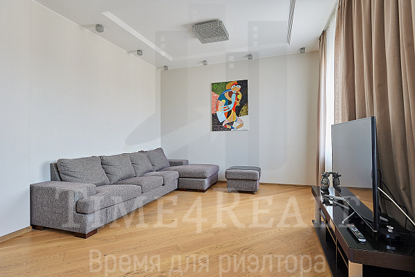 Продается 3-комн. квартира, 100,1 м²