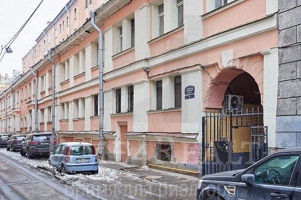 Продается просторная квартира в историческом центре Санкт-Петербурга. 