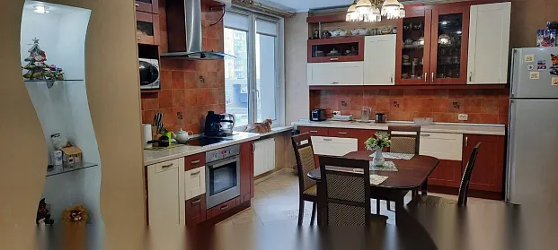 3-комн. квартира, р-н Василеостровский